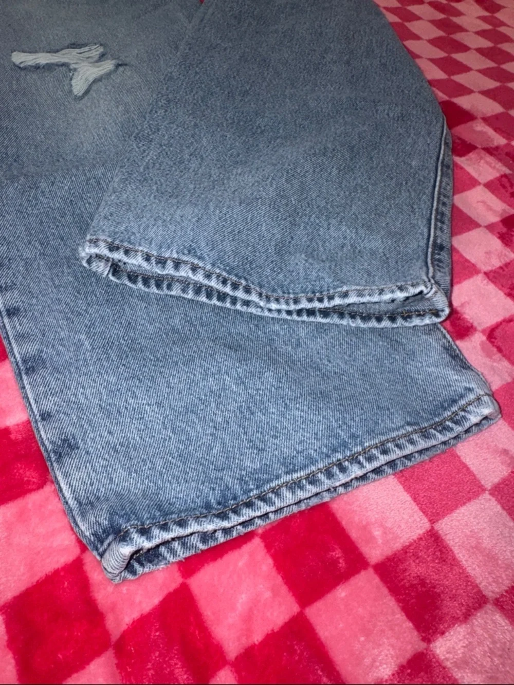 Levi's Women's Light Blue Distressed Straight Jeans - Picture 4 of 8